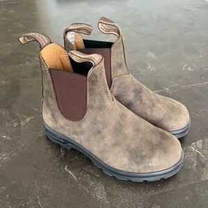 Blundstone Kids boots size AU 3.5 (US 4.5)
